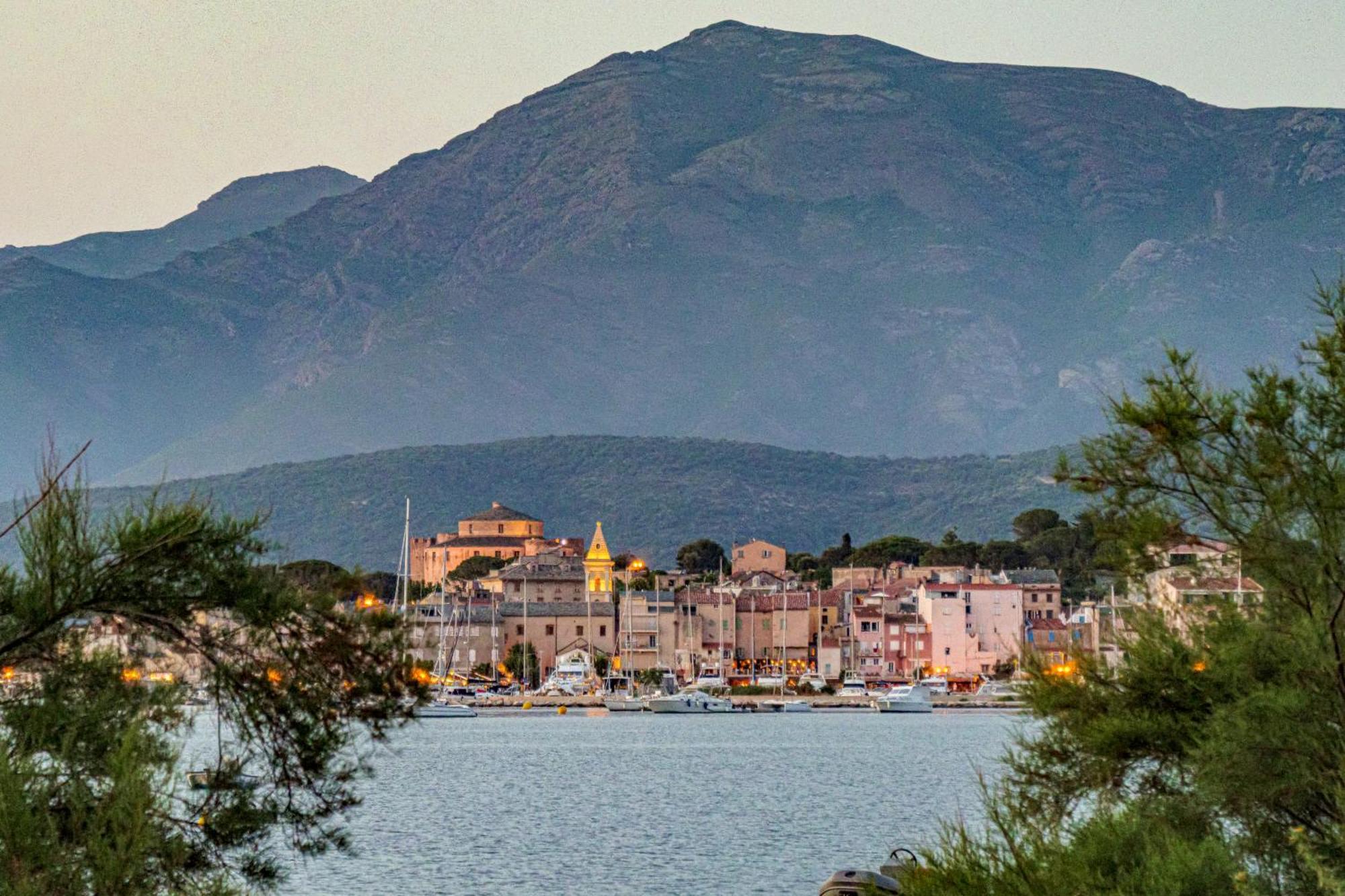U Pezzo Hotel Saint-Florent  Bagian luar foto